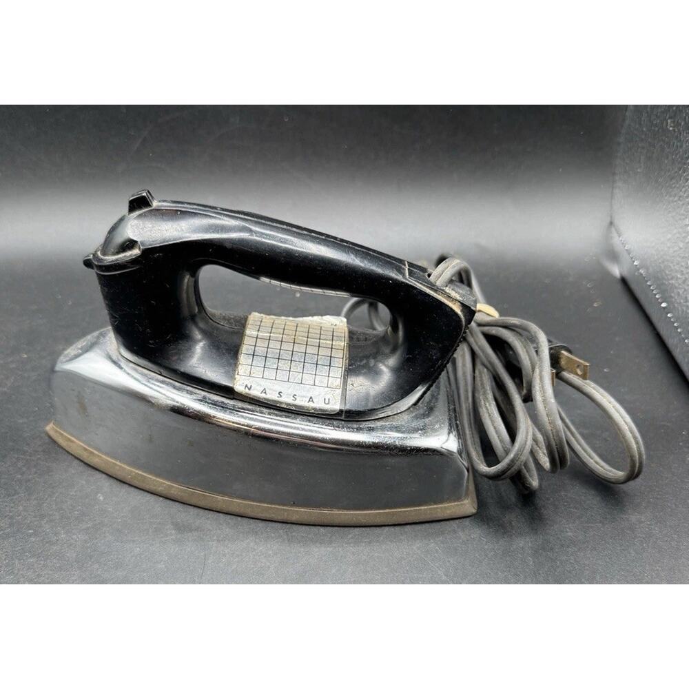 Vintage Nassau Childs Real Toy Electric Iron Works! 1950s -T10